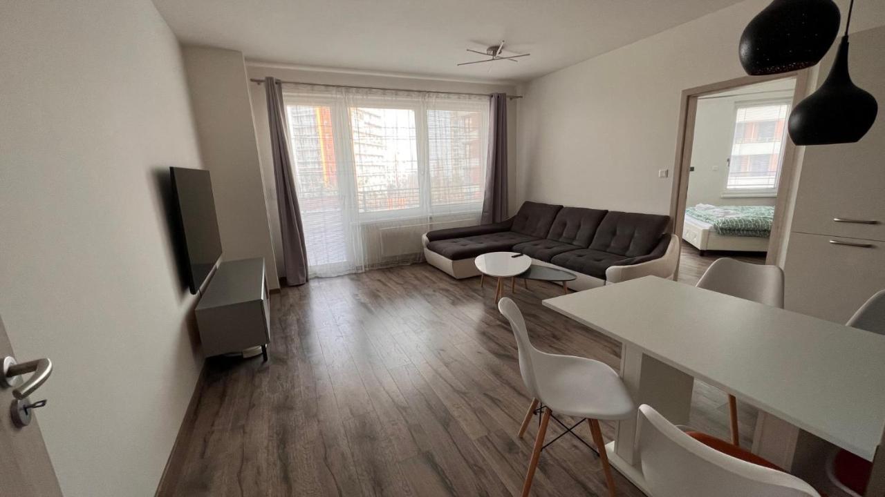 Air-Conditioned, 2 Room Apartment With Balcony, New Building Raca Братислава Екстер'єр фото