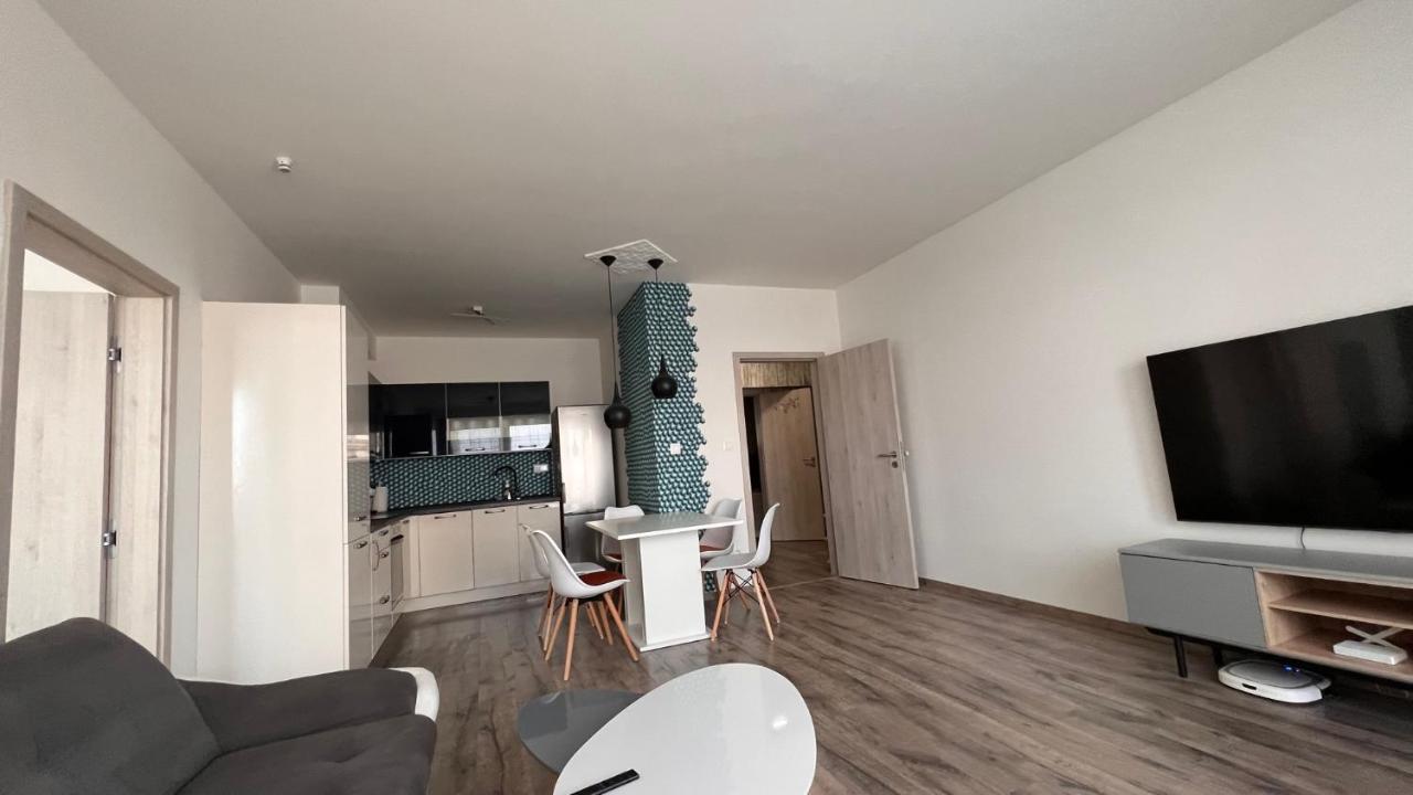 Air-Conditioned, 2 Room Apartment With Balcony, New Building Raca Братислава Екстер'єр фото